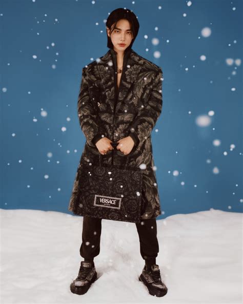 versace how we holiday|Hyunjin for Versace Holiday .